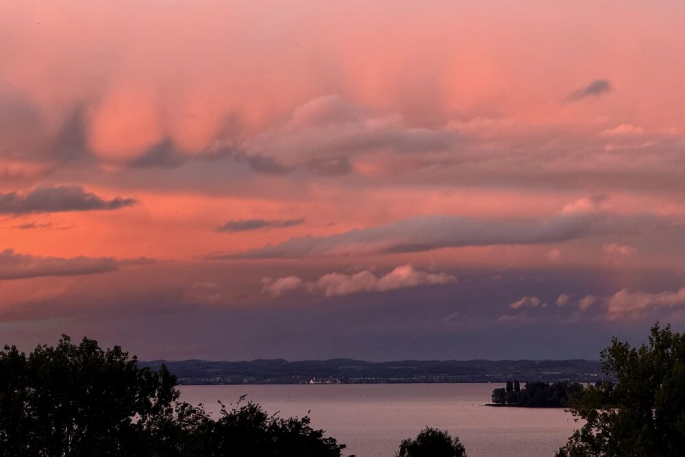 Abendrot nach dem Durchgang einer Warmfront am 27. September (Standort: Rorschacherberg SG).